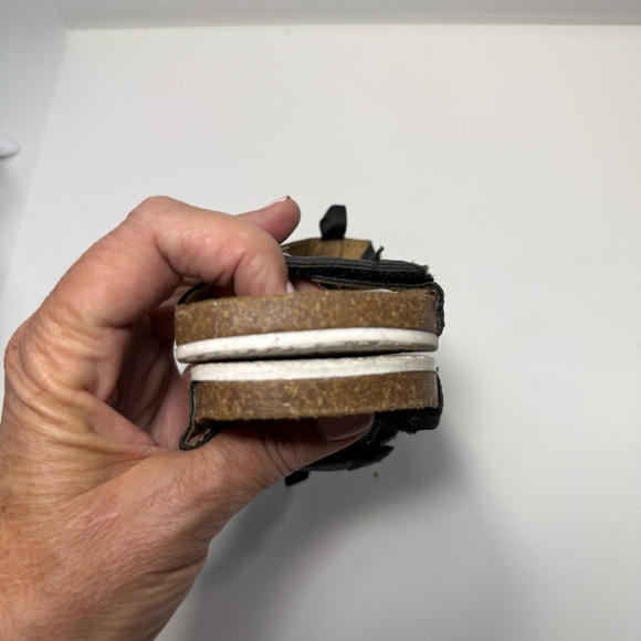 OshKosh B'gosh Black and Tan Kids Sandals - Picture 7 of 8